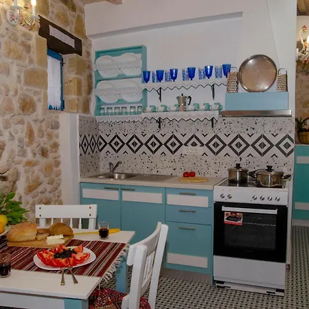 Trigono Traditional House Holiday home *