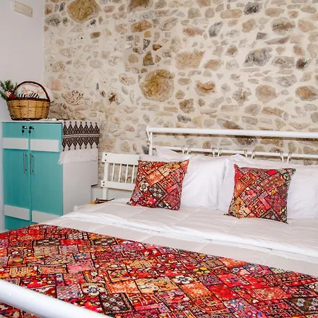 Trigono Traditional House *